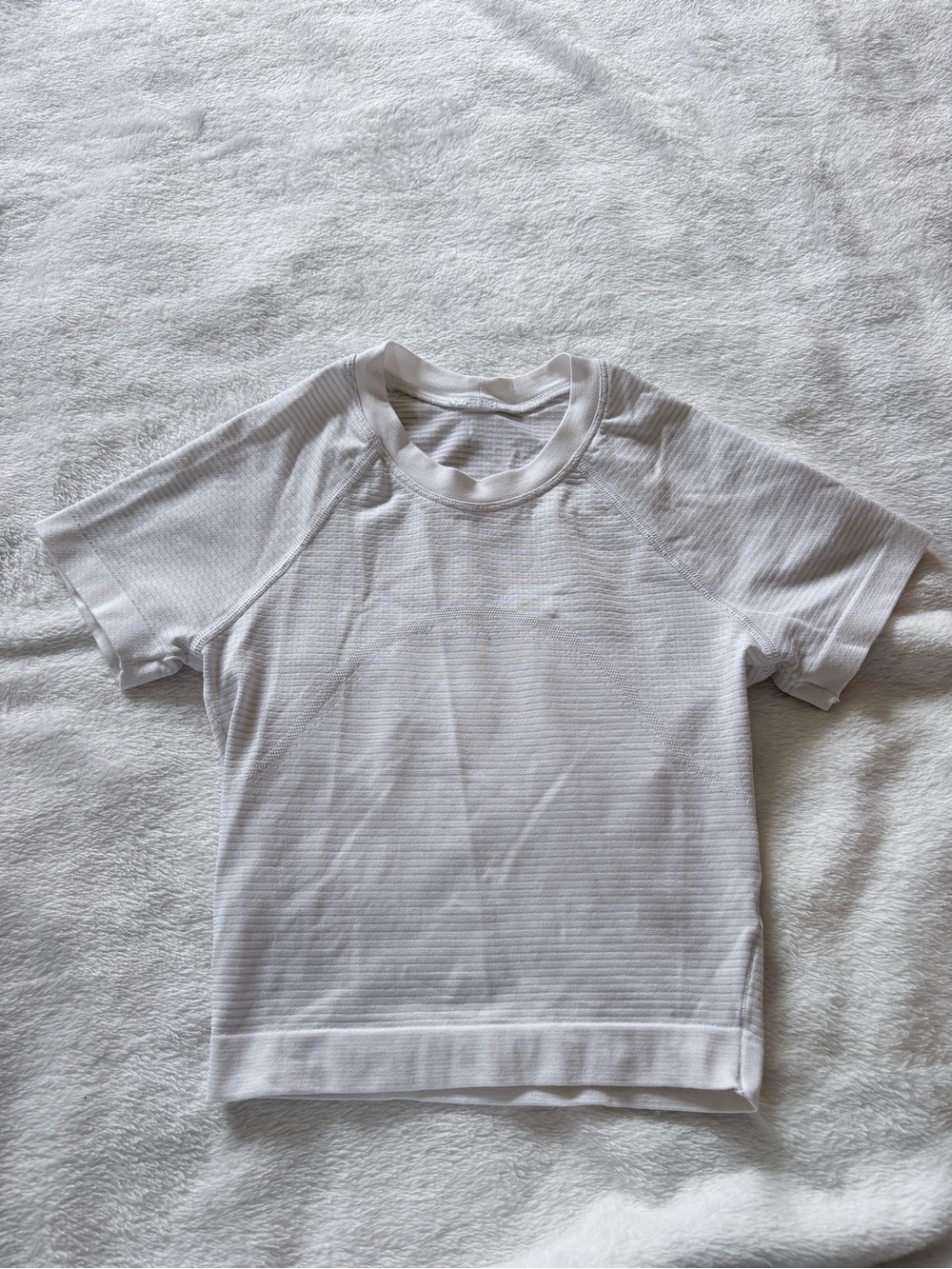 Lululemon White Cropped Seamless Short Sleeve Training Top Size 0